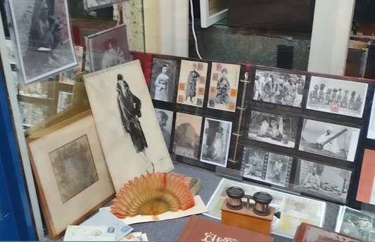 Secret passageway in Paris for antique lovers